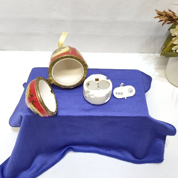 Mr Christmas Valerie Parr Hill Musical Egg Ornament Plays "Joy To The World" VTG - Picture 4 of 9